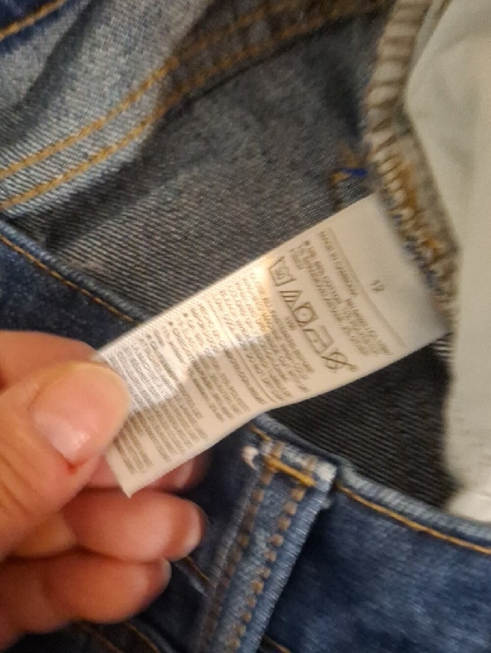 Old Navy Mid Rise WOW Boyfriend Jeans size 12 - Picture 3 of 7